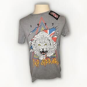 Def Leppard Graphic Band Tee Leopard 1977 Gray Vintage Wash Small NWT